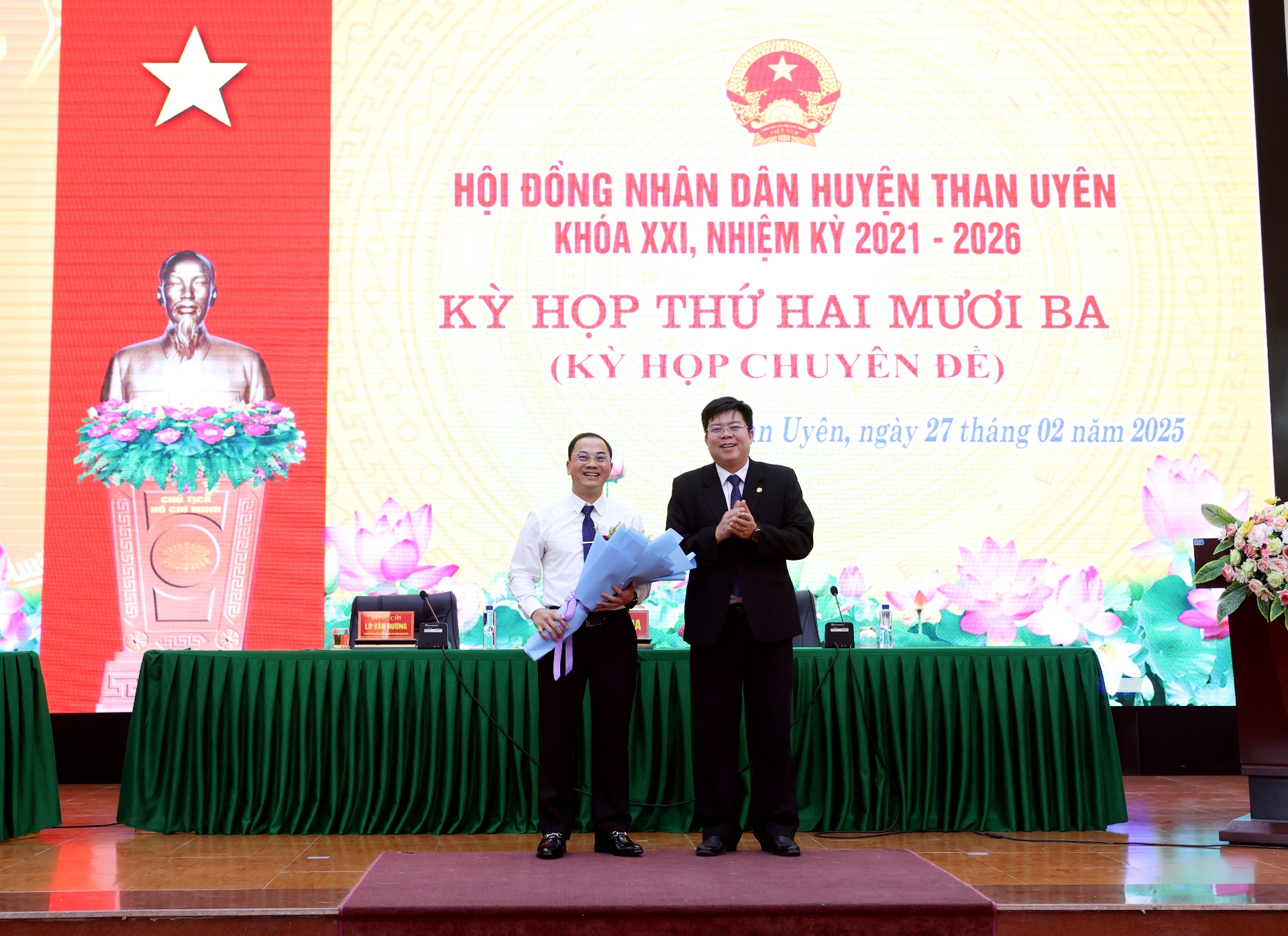 Đồng chí Lò Văn Hương 