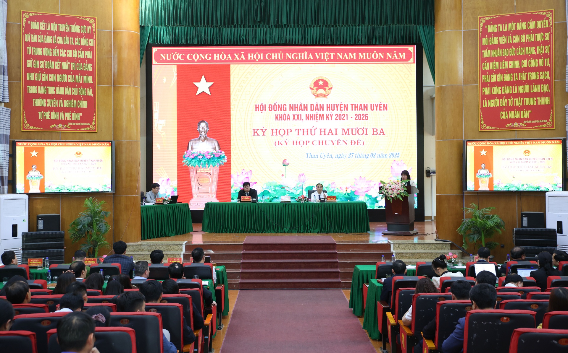 quang cảnh Kỳ họp. 