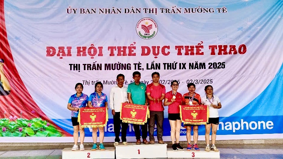 trao giải