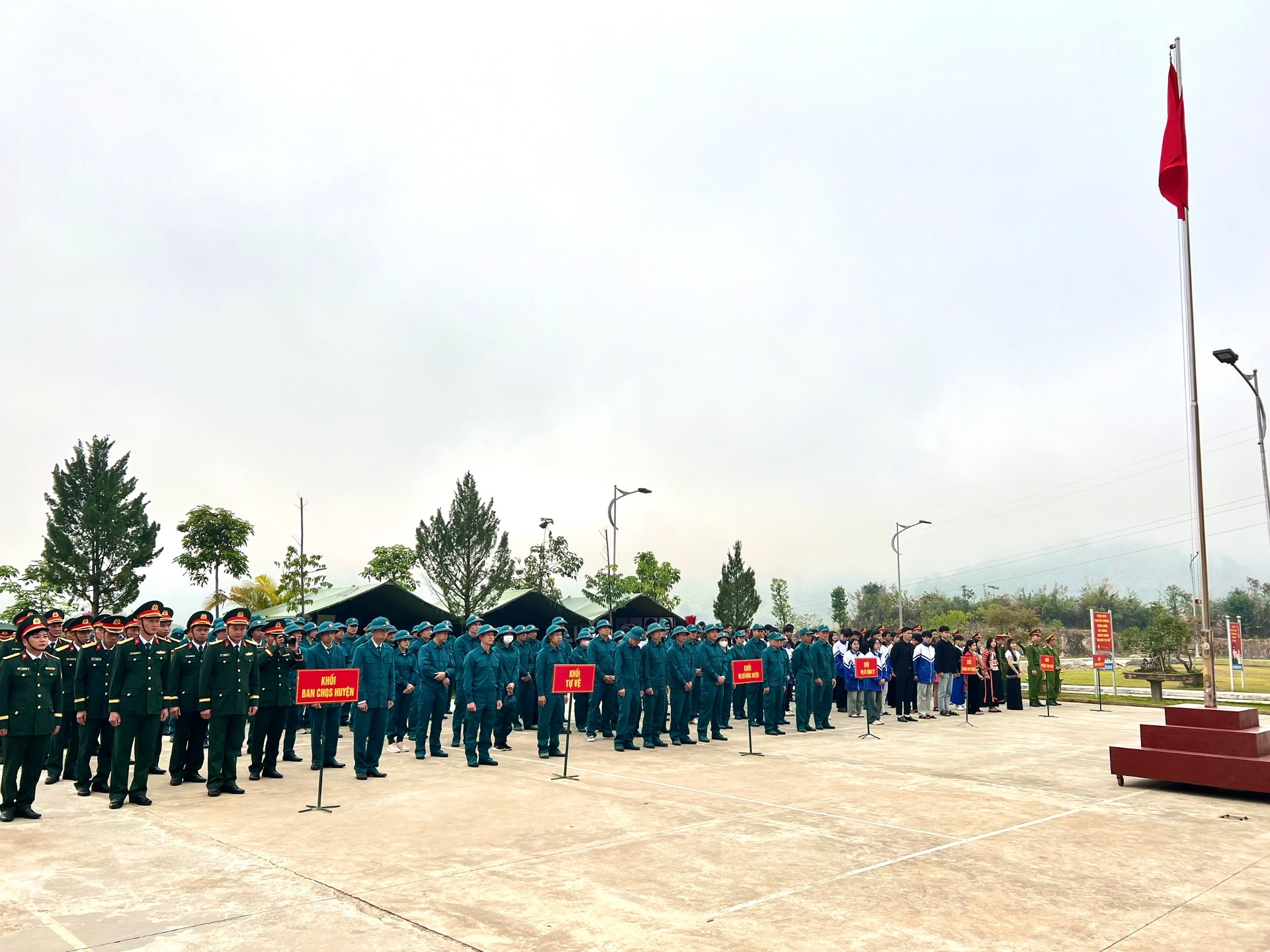 Quang cảnh Lễ ra quân huấn luyện năm 2025 tại huyện Mường Tè.