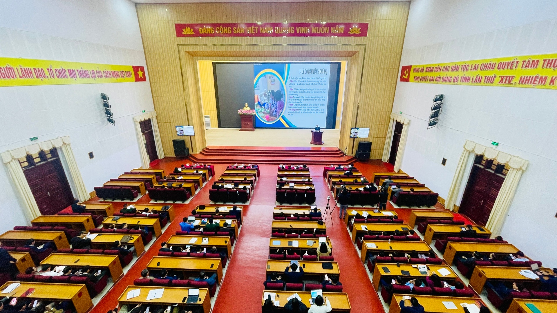 Quang cảnh hội nghị