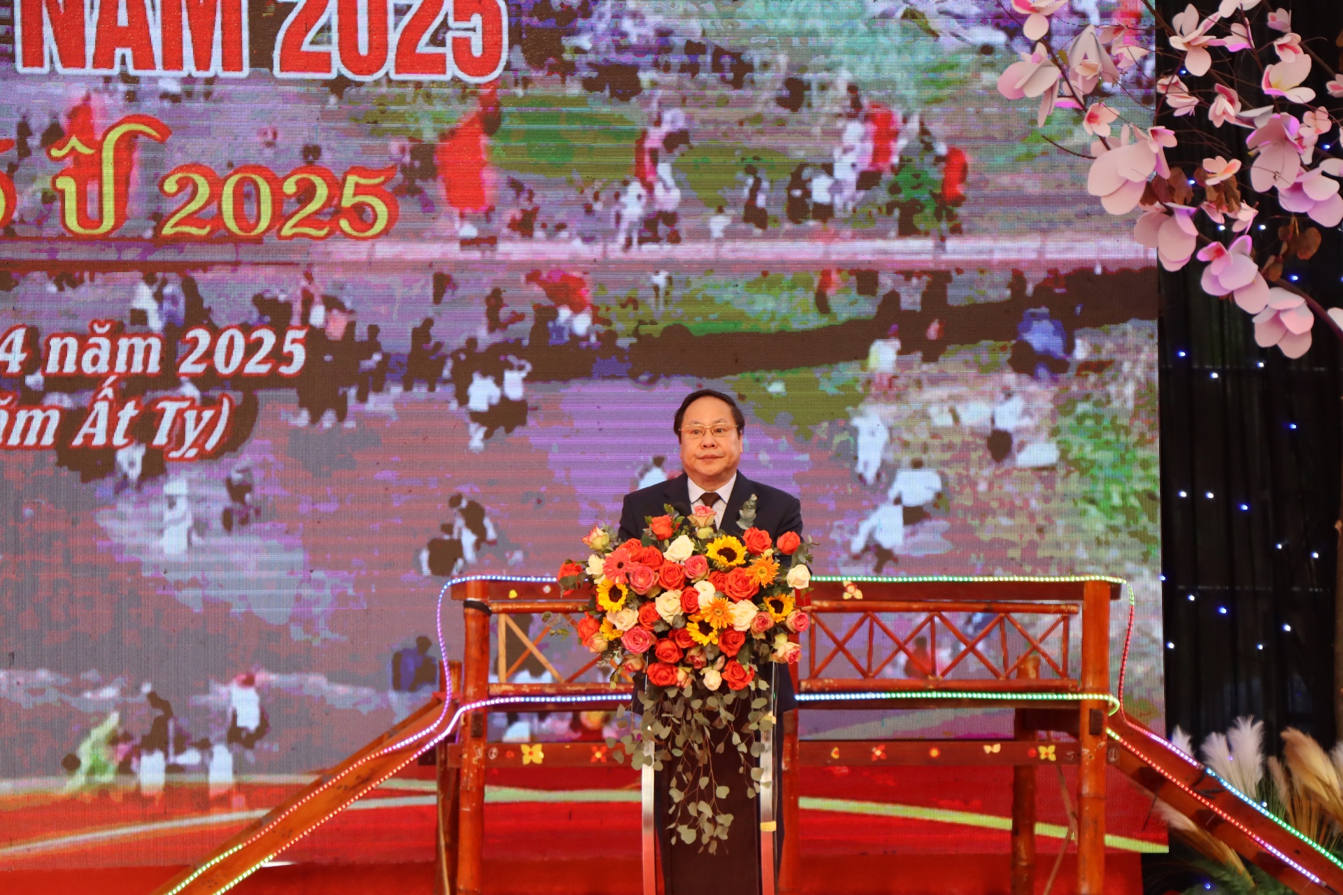 Đồng chí Tống Thanh Hải - Ủy viên Ban Thường vụ Tỉnh ủy, Phó Chủ tịch Thường trực UBND tỉnh, Trưởng Ban Tổ chức Lễ hội phát biểu khai mạc. 