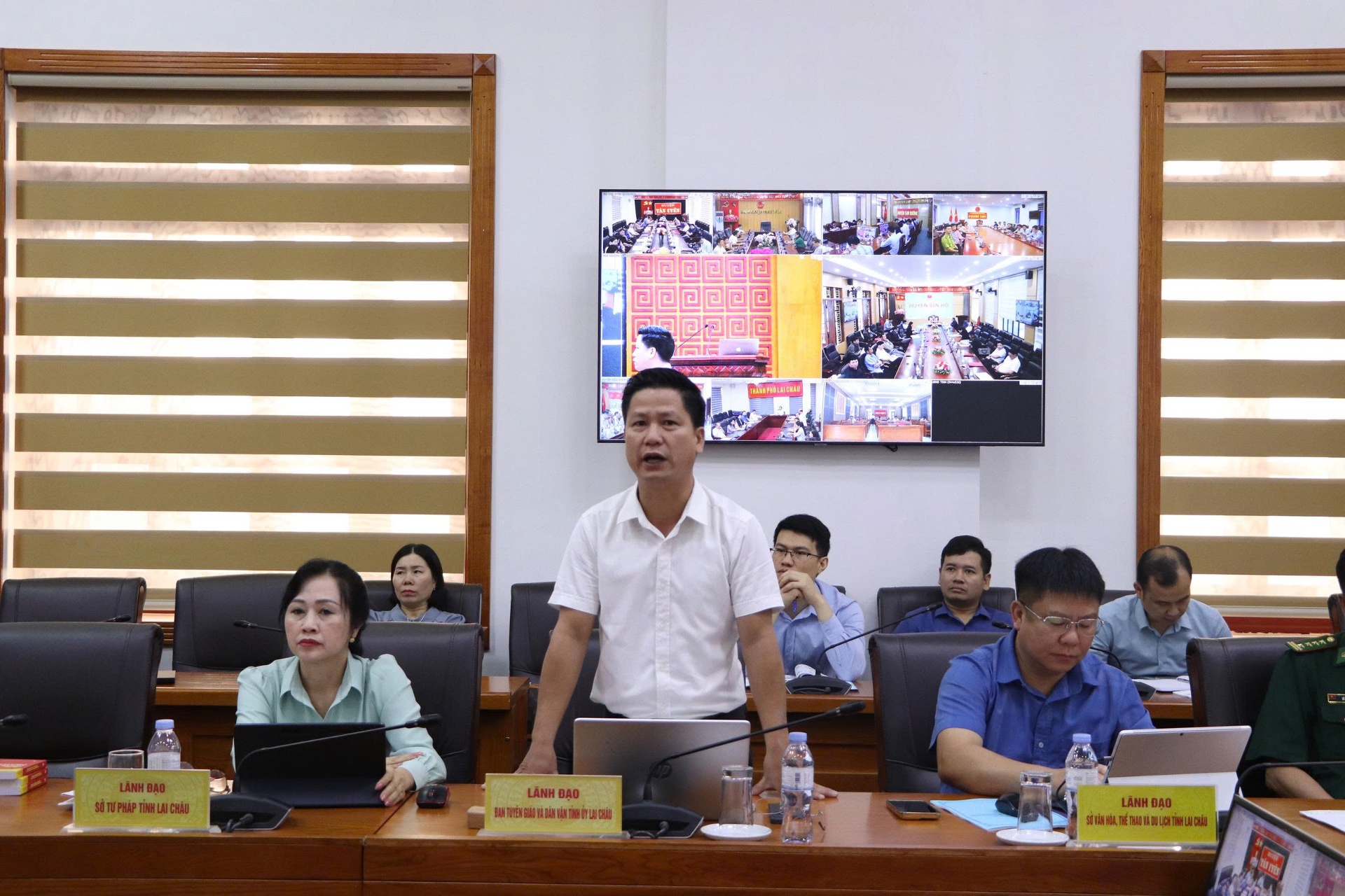 Đại biểu tham gia trao đổi thông tin tại hội nghị. 