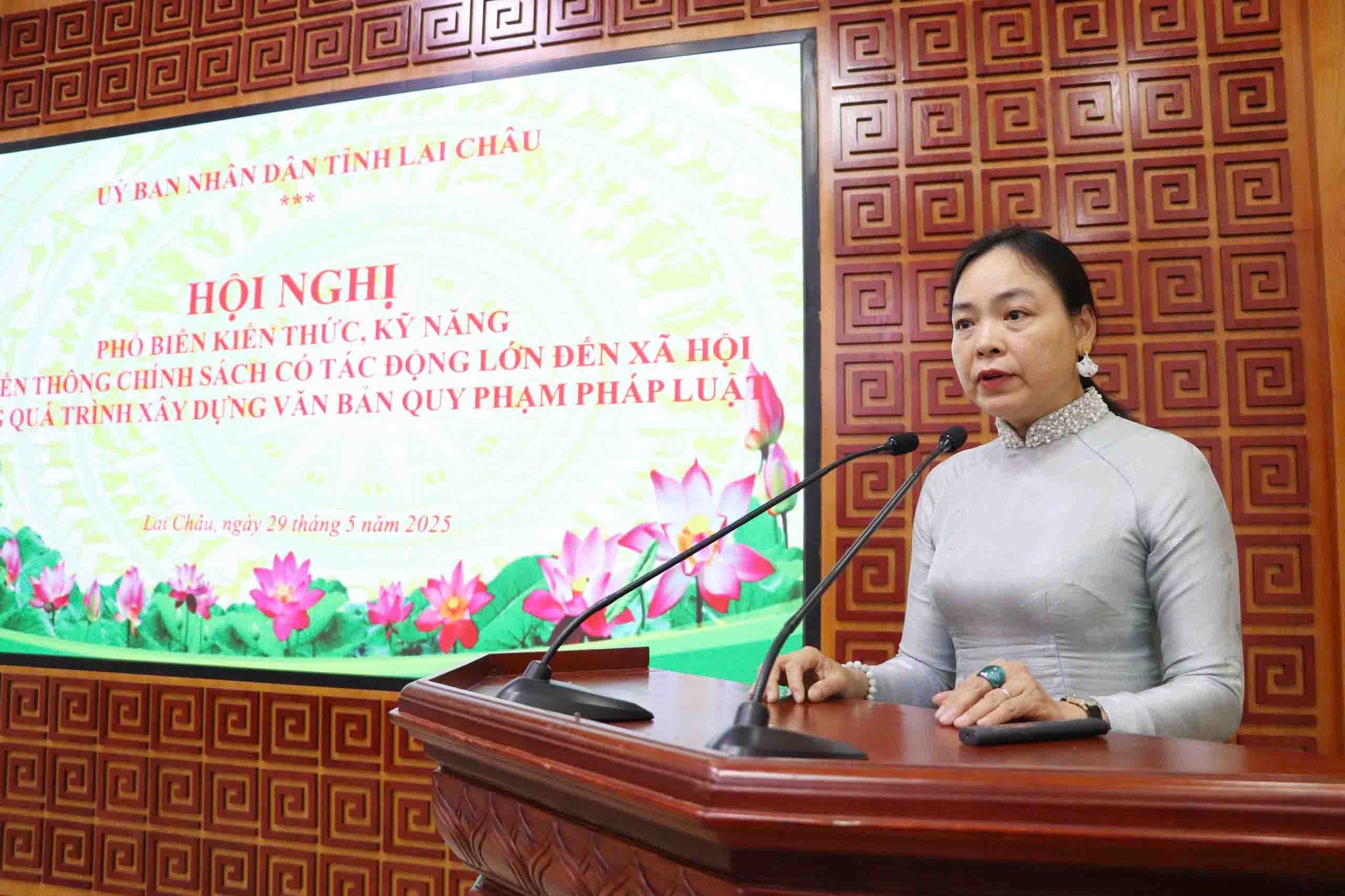 Tiến sĩ Vũ Hoài Phương - Giảng viên Học viện Báo chí và Tuyên truyền phổ biến các chuyên đề tại hội nghị.