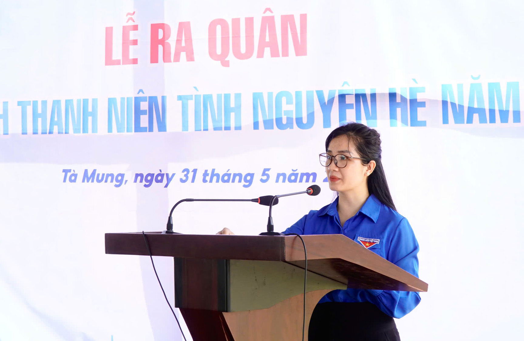 Đồng chí Vừ Thị Mai Dinh - Phó Bí thư Thường trực Tỉnh đoàn, Chủ tịch Hội LHTN Việt Nam tỉnh phát biểu tại Lễ ra quân.