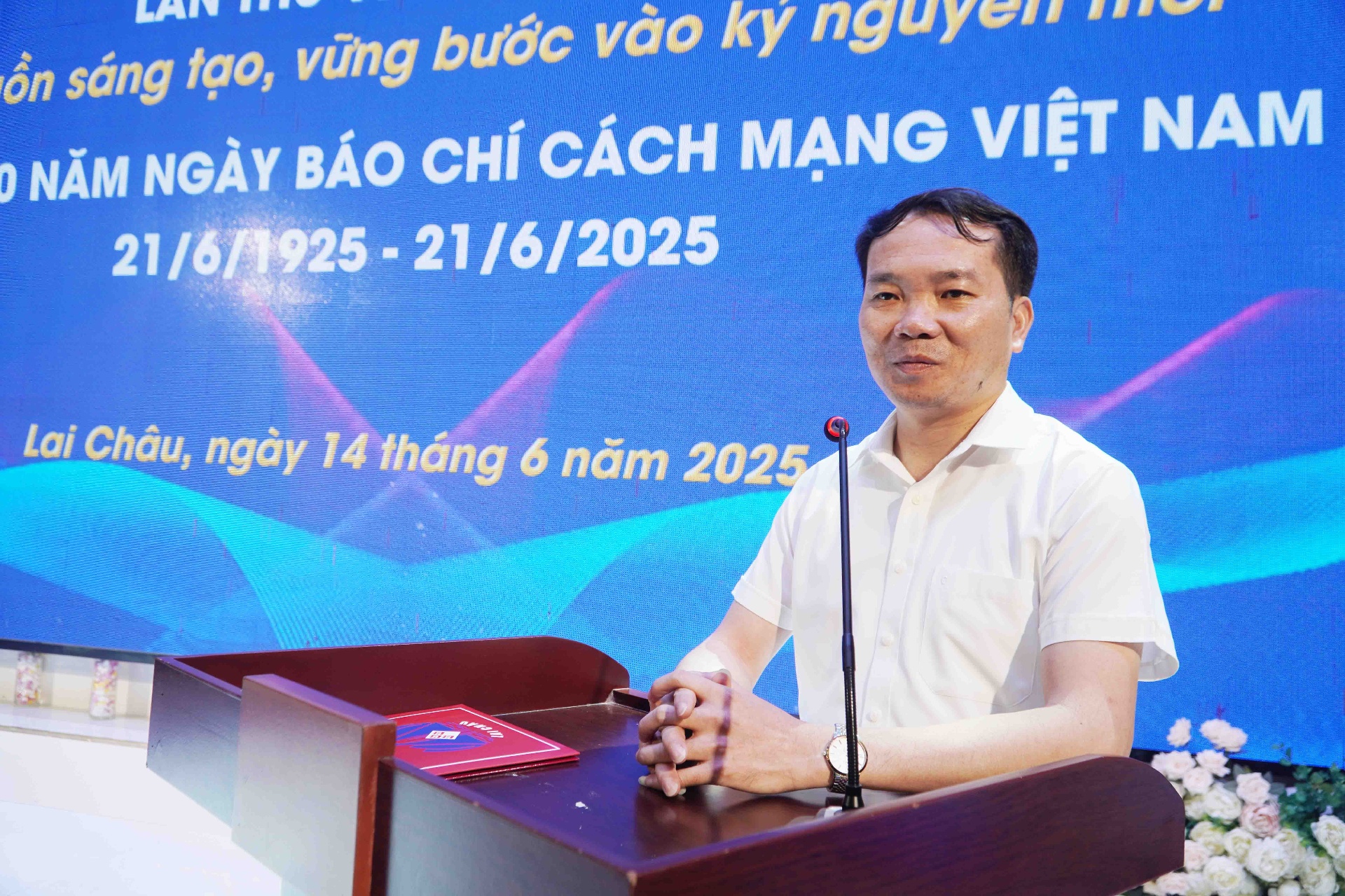 Đồng chí Lê Chí Công – Phó trưởng Ban Thường trực Ban Tuyên giáo và Dân vận tỉnh uỷ phát biểu chỉ đạo tại Lễ trao giải