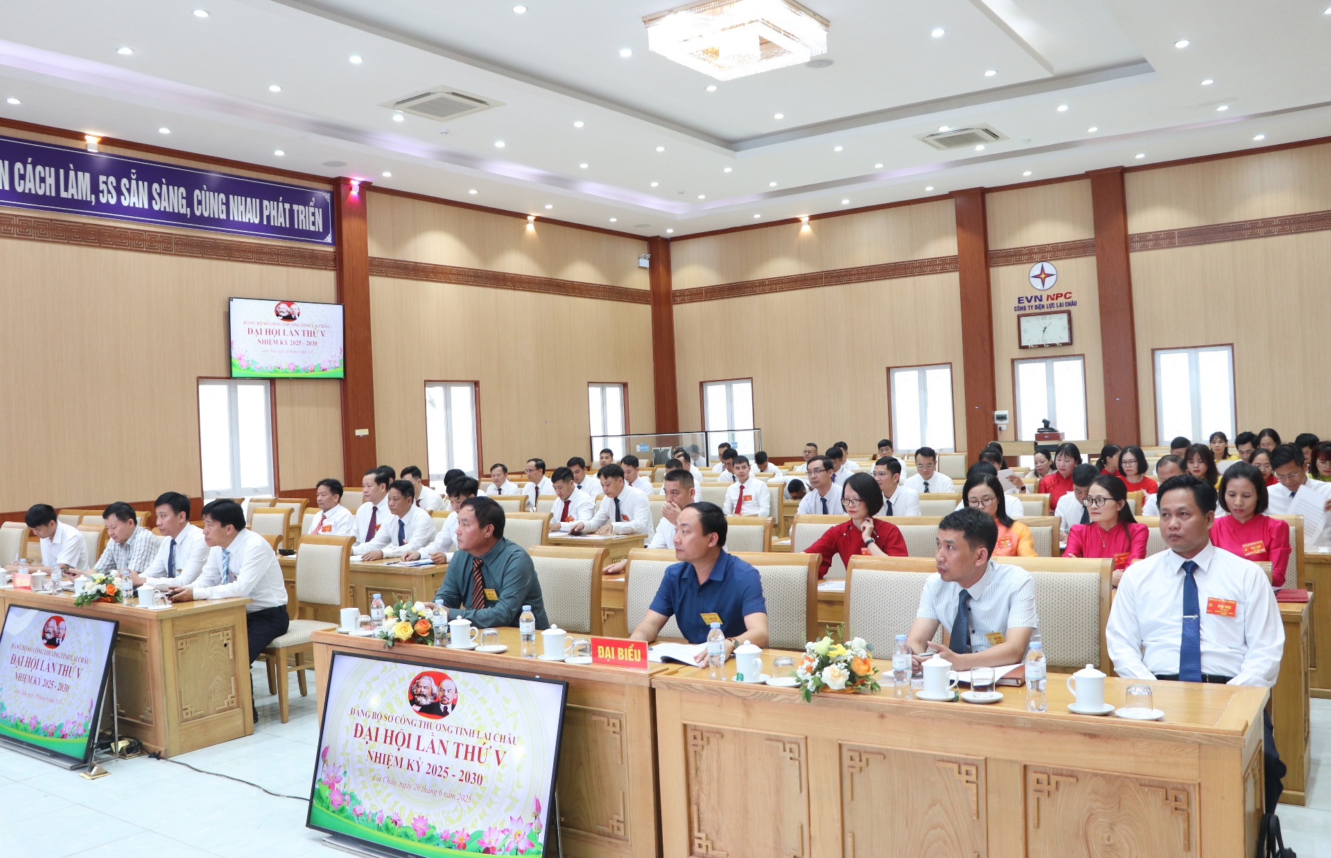 Các đại biểu dự Đại hội.